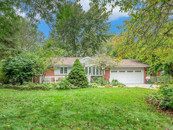 37107 Ilene St, Clinton Township, MI 48036