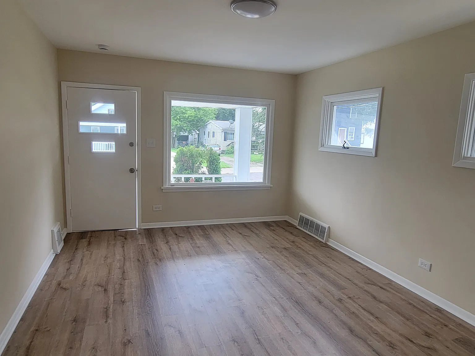 2 bed, 836 sqft, $1,600 — Photo 4