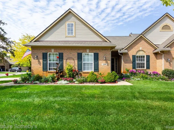 1398 Waverly Dr #75, White Lake, MI 48386