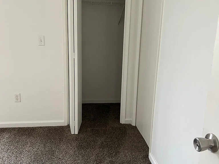 601 E Hosking Ave #2B — Photo 27