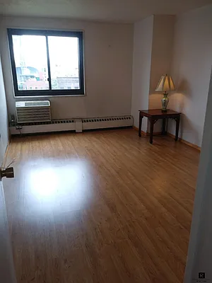 Sold by R New York | media 12