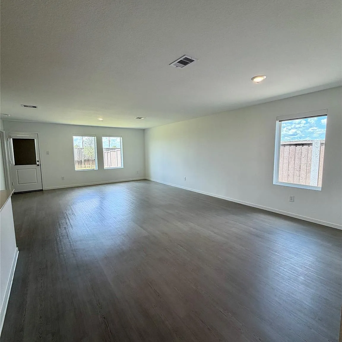 4 bed, 2.0 bath, $2,100 — Photo 3