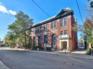 394 Euclid Ave #205, Toronto, ON M6G2S9