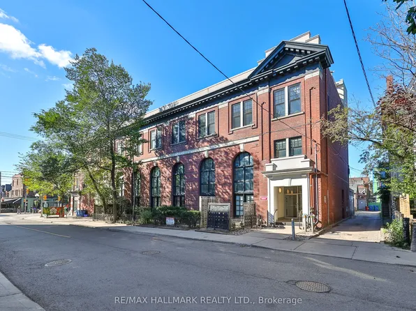 394 Euclid Ave #205, Toronto, ON M6G 2S9