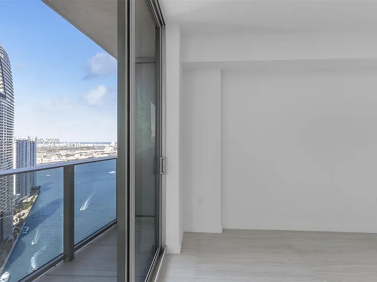 77 SE 5th St #Penthouse 03 — Photo 6