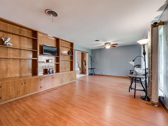 2nd image of 821 N Hampton Rd