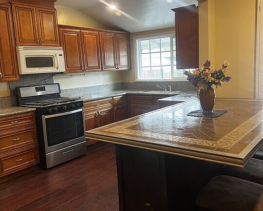 4th image of 7707 Louise Ave