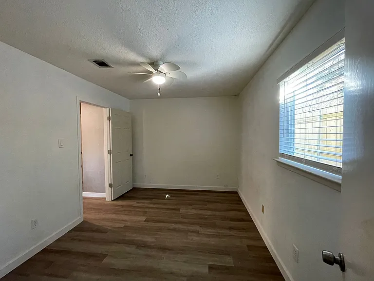 7904 Scotland Yard — Photo 13