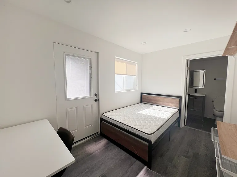 1439 W 37th Dr — Photo 53