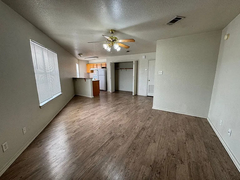 411 E Central TX Expwy — Photo 2