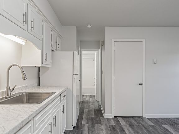 3rd image of 2200 Orange St #1B