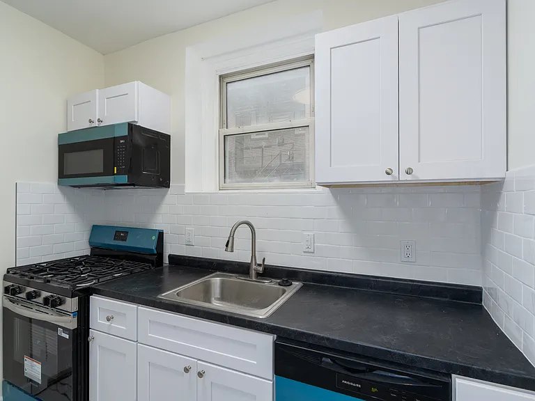 6301 N Rosebury Ave #2E — Photo 6