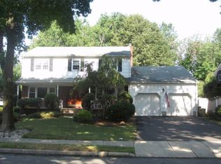19 Laurel Ct, Paramus, NJ 07652
