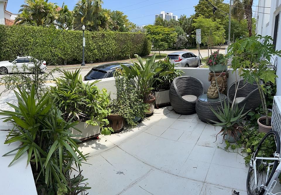 1st image of 408 W 25th St #6