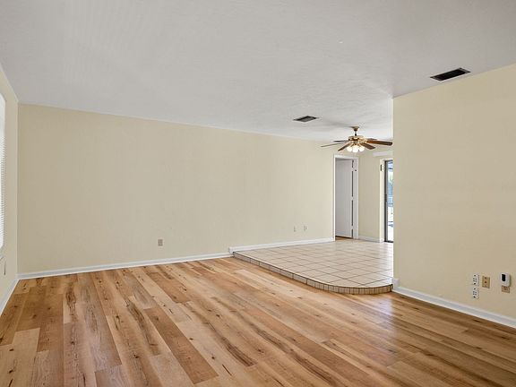 2nd image of 316 SE 18th Ave