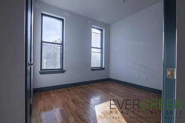 Rented by Evergreen Apartments BK | media 42