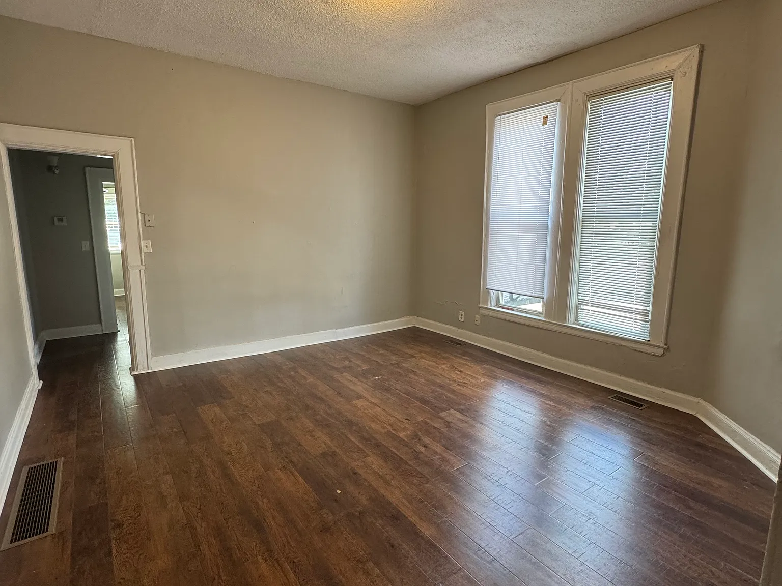 599 Oak St — Photo 3
