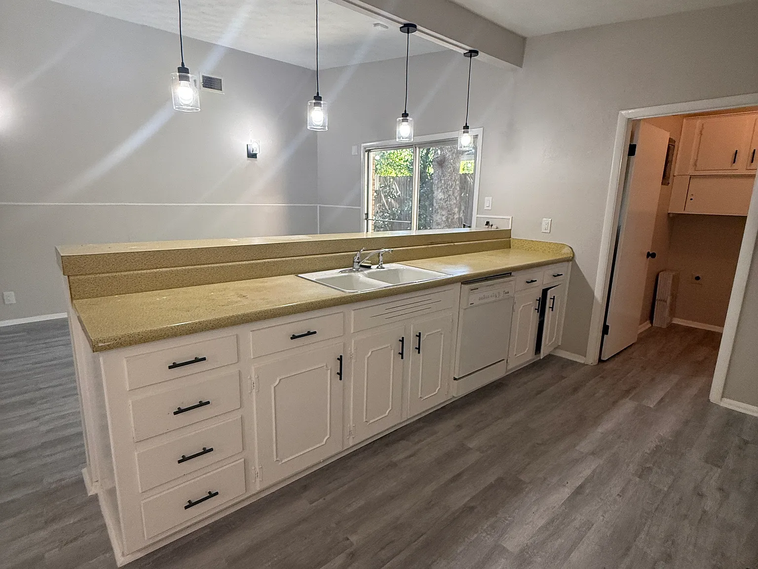 3 bed, 1661 sqft, $2,400 — Photo 3