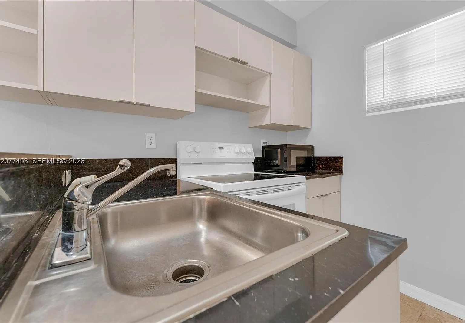 Havana Plaza Condo — Photo 4