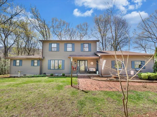 306 Heatherton Dr, Covington, VA 24426