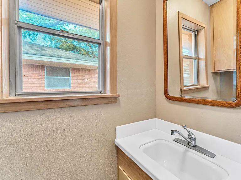 6327 Wynnwood Ln — Photo 10