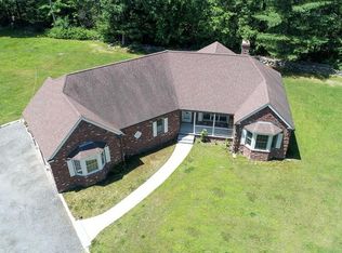 35 Valley St, Dunstable, MA 01827