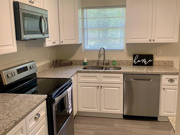 5th image of 678 San Fernando Dr SE
