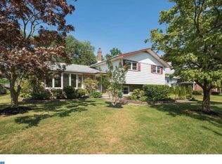 127 Flagstaff Rd, Philadelphia, PA 19115