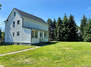 6146 Versailles Rd, Lake View, NY 14085