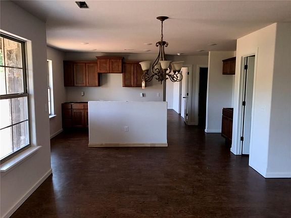 4th image of 103 Lion Dr N