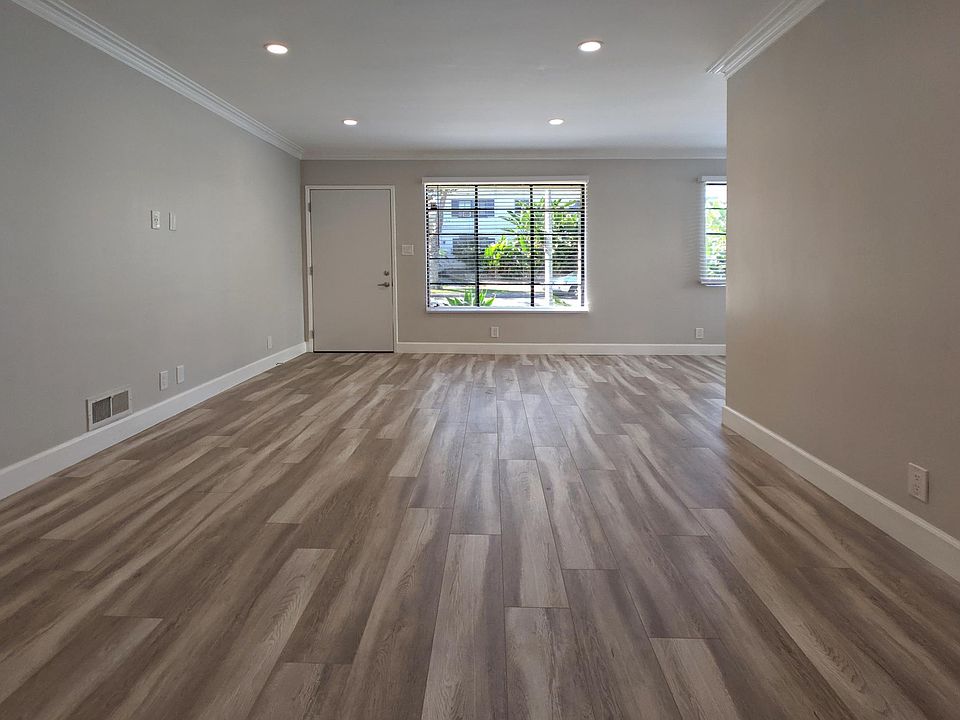 Entry / Living Area