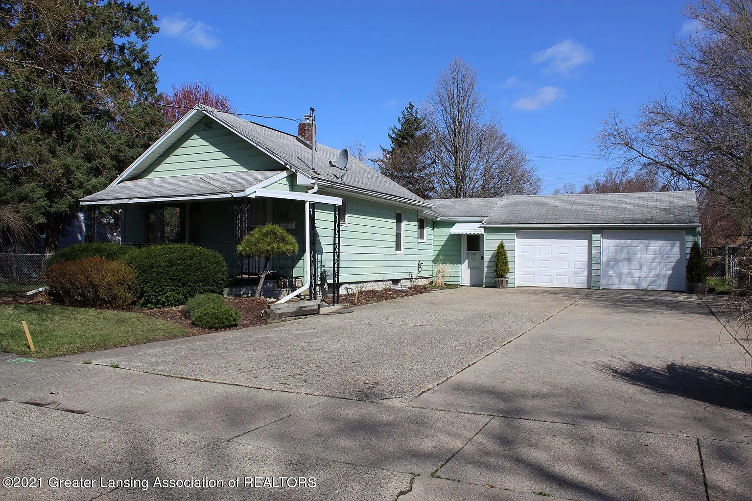 611 Emily Ave photo 1