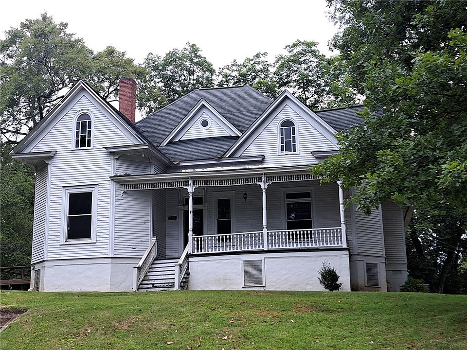 1st image of 326 W Point St