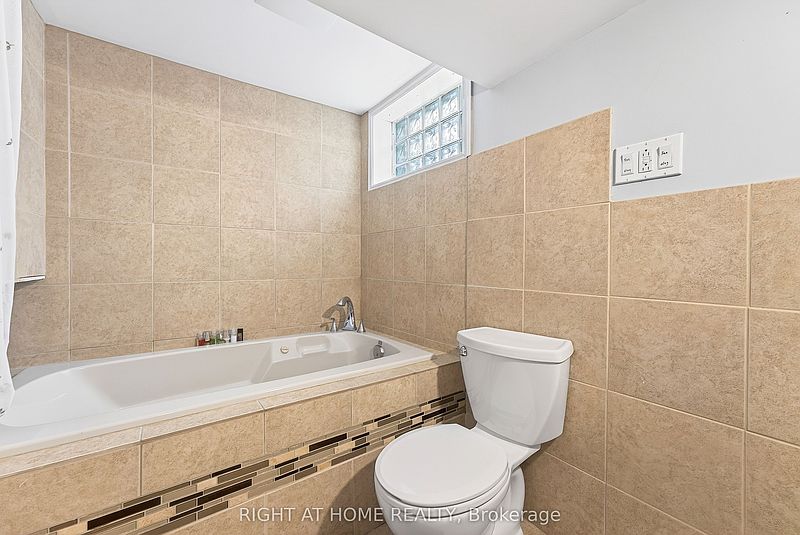 Ottawa House for rent - 4 Bedrooms — photo 32