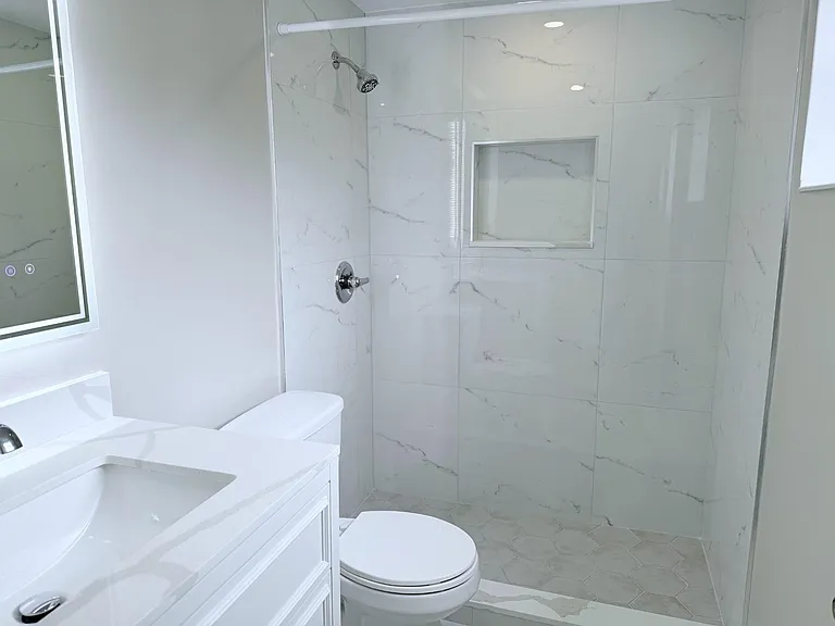 2725 Middle River Dr #7 — Photo 6