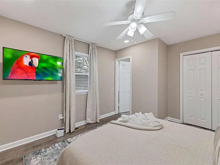 122 Bentley Pkwy — Photo 12