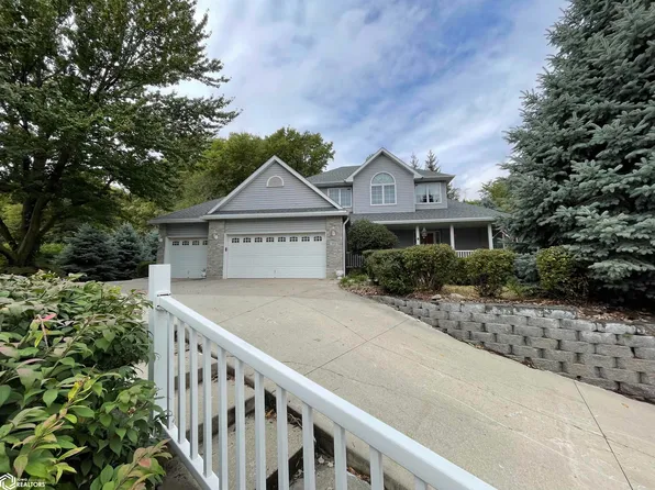 1805 Bluff St, Hamburg, IA 51640