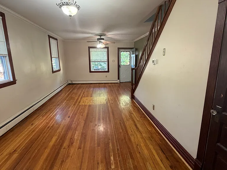 136 N Green St — Photo 2