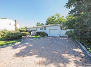 257 Manetto Hill Rd, Plainview, NY 11803