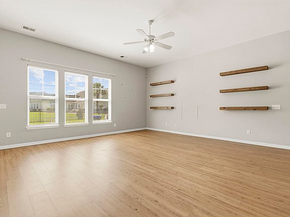 4th image of 113 Haig Dr.