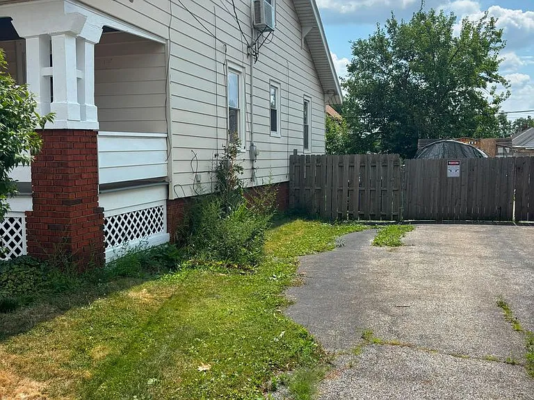 3611 Buechner Ave — Photo 27