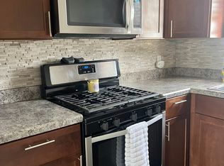 37 Oaklawn St, New Bedford, MA 02744