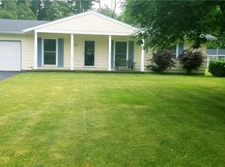 6190 Hollybush Ln, Ontario, NY 14519