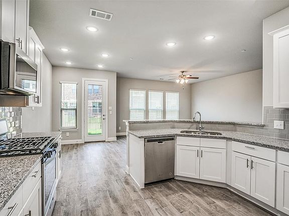 3rd image of 517 Sequoia St