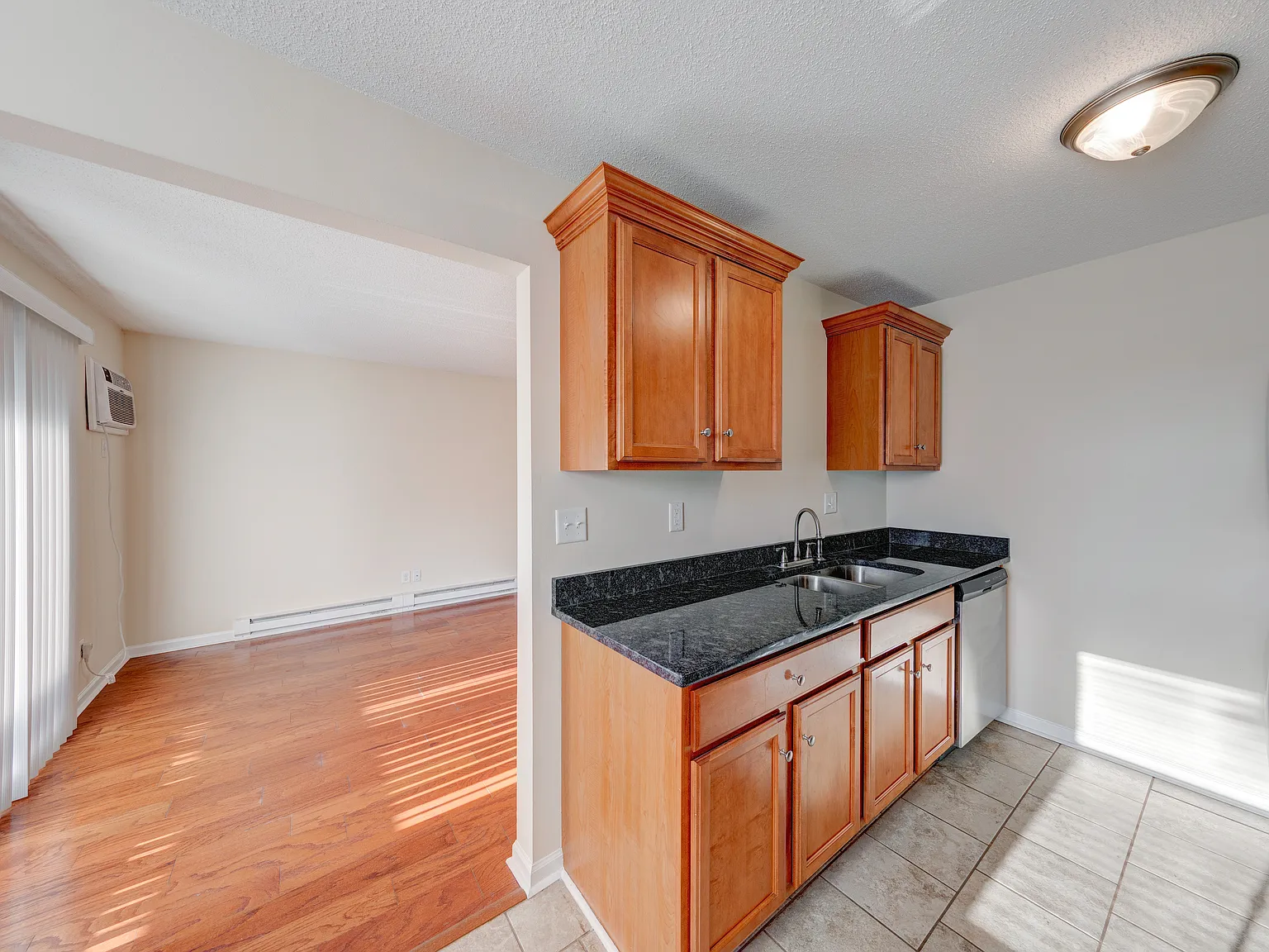 1 bed, 650 sqft, $925 — Photo 3