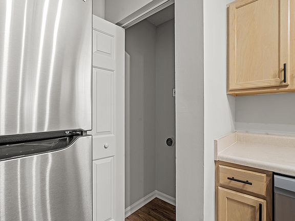 4th image of 4247 Villas Dr. #404