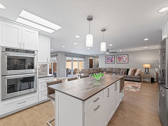3rd image of 2215 Vista Ct