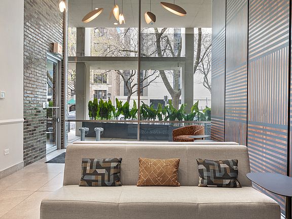 3rd image of 1344 N Dearborn St APT 18G