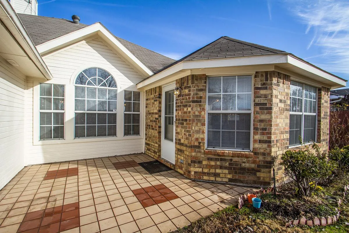 Building Photo - 1344 Wentworth Dr