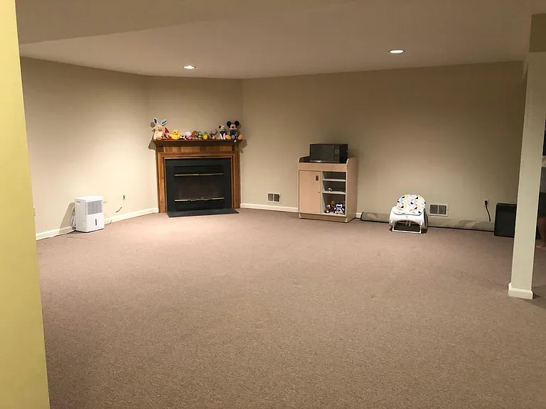 166 Surrey Ct #166 — Photo 7